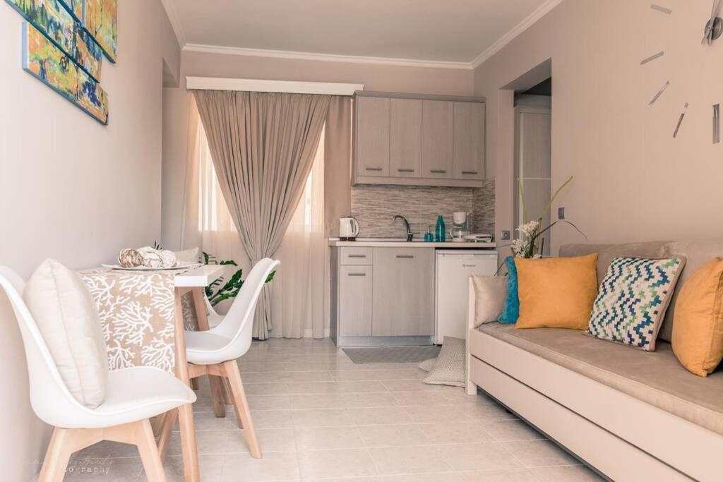Remvi Deluxe Apartment 202 With Sea View Karpathos Esterno foto